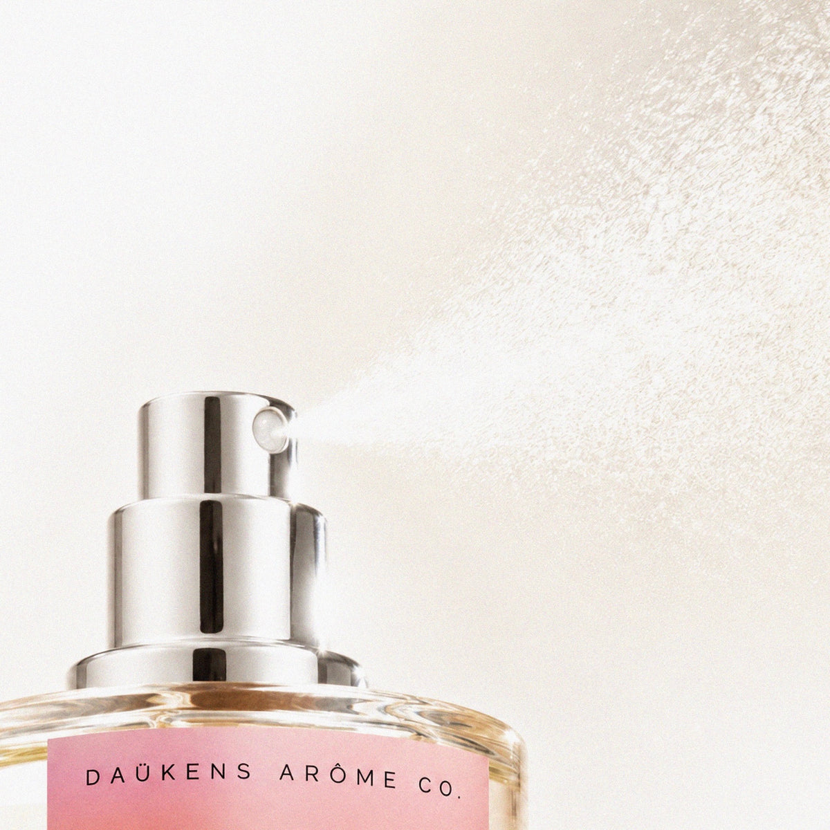 Extrait atomizer with a fine fragrance mist